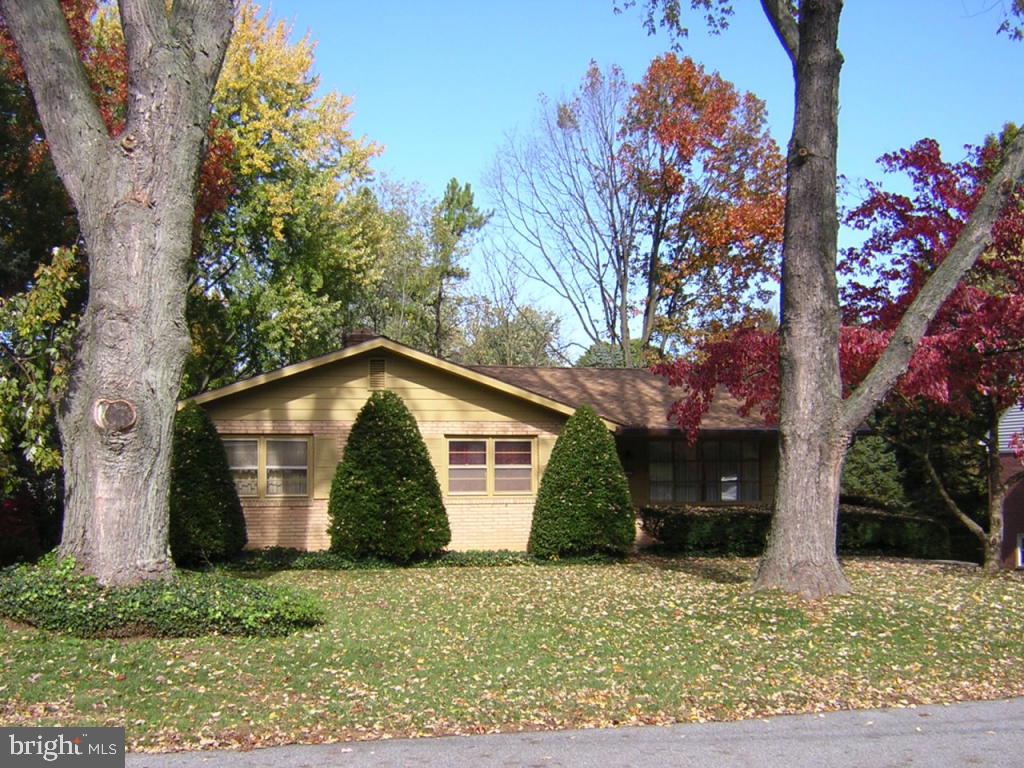 1525 Vista Road Lancaster, PA 17601 - Photo 3 of 21
