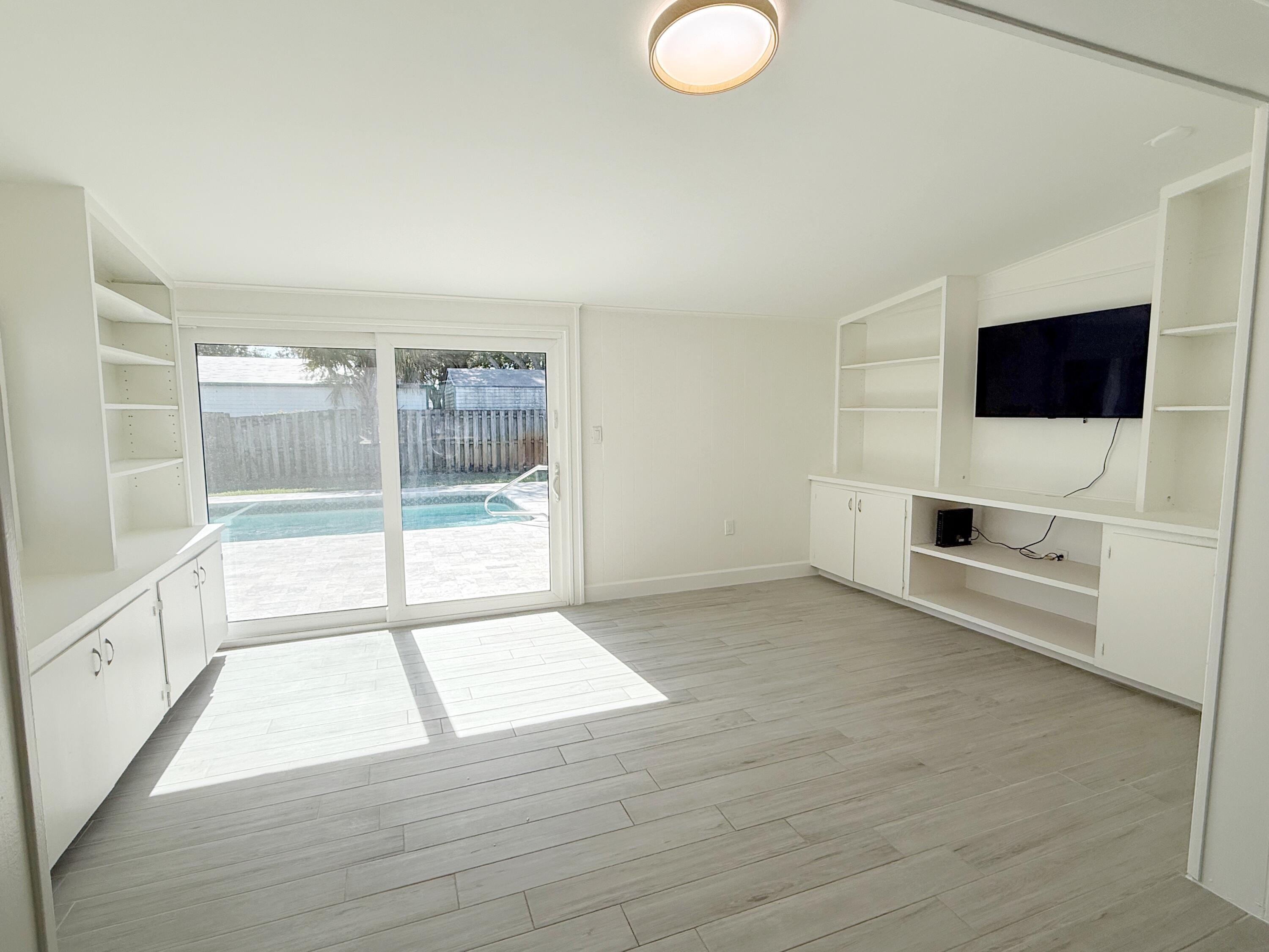 16 Ridgewood Circle Tequesta, FL 33469 - Photo 9 of 25 Additional Living Space