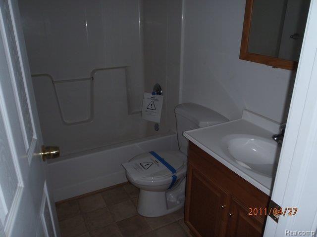 29350 Elwell Road Belleville, MI 48111 - Photo 9 of 10 P4270056