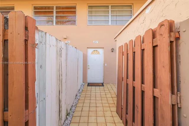 $385,000 | 8450 Southwest 154th Cir Court, Unit 207, Miami, FL 33193