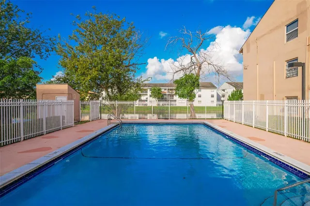 $385,000 | 8450 Southwest 154th Cir Court, Unit 207, Miami, FL 33193