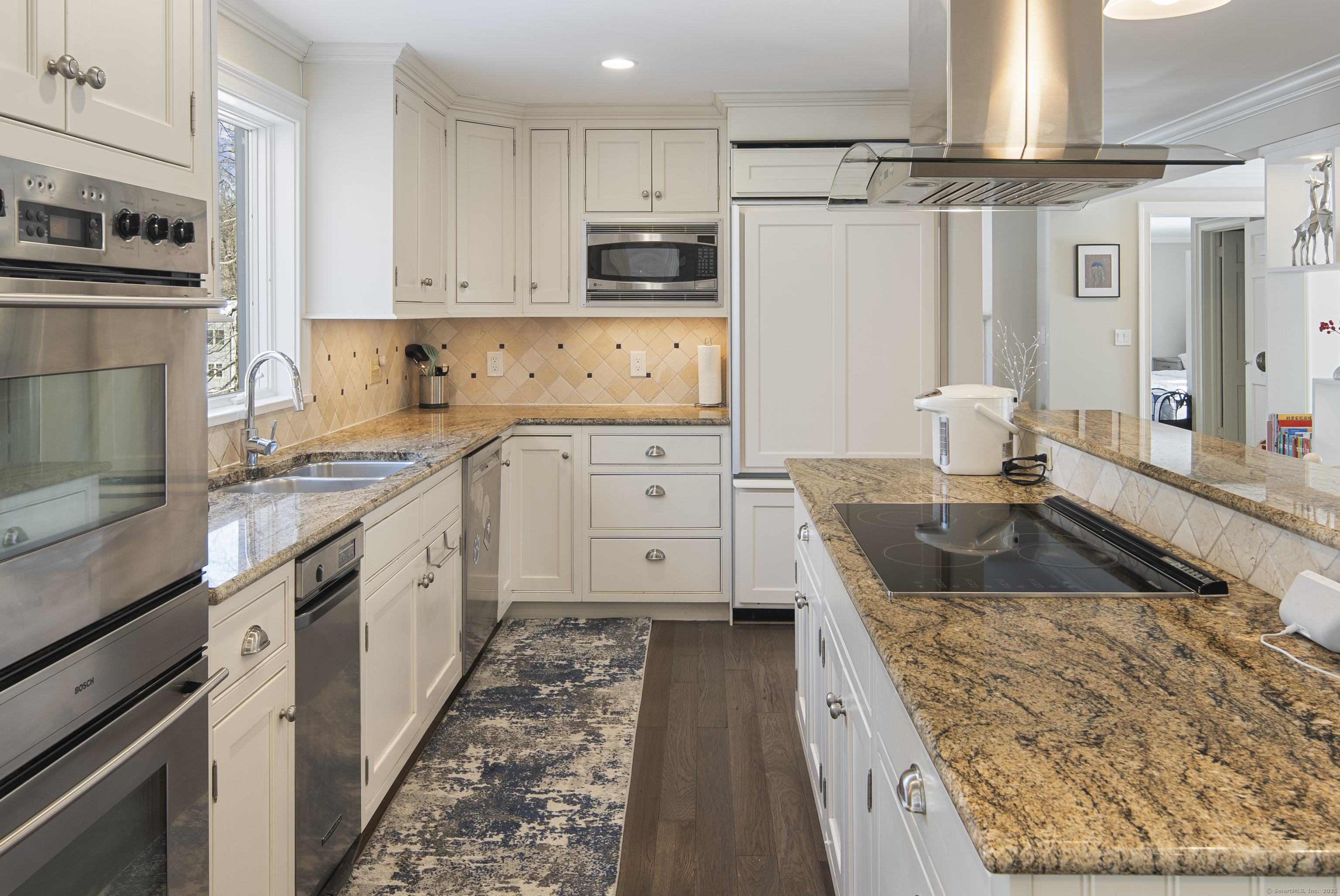 64 White Oak Shade Road New Canaan, CT 06840 - Photo 6 of 29