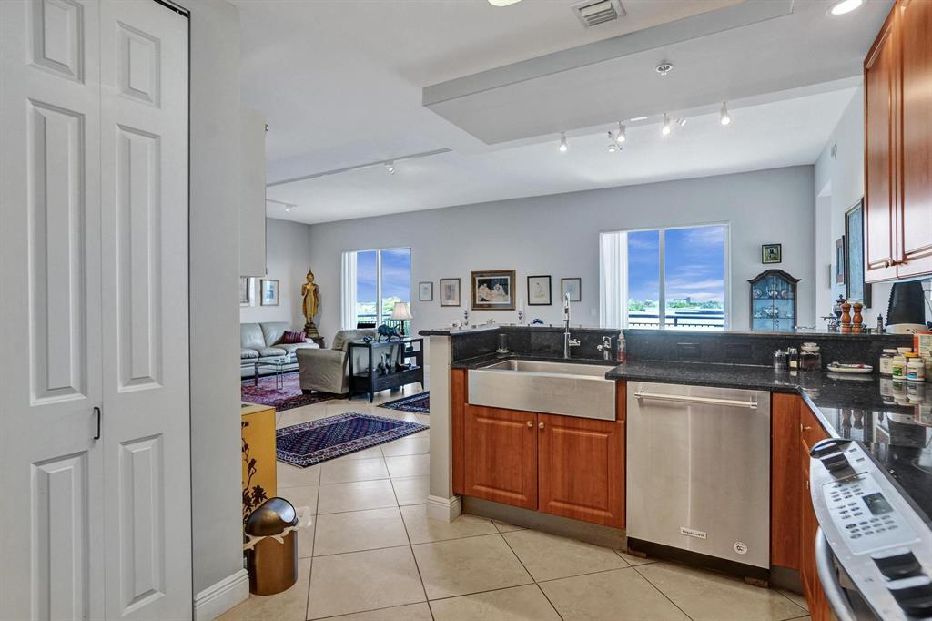 2633 Northeast 14th Avenue, Unit 400 Wilton Manors, FL 33334 - Photo 12 of 74