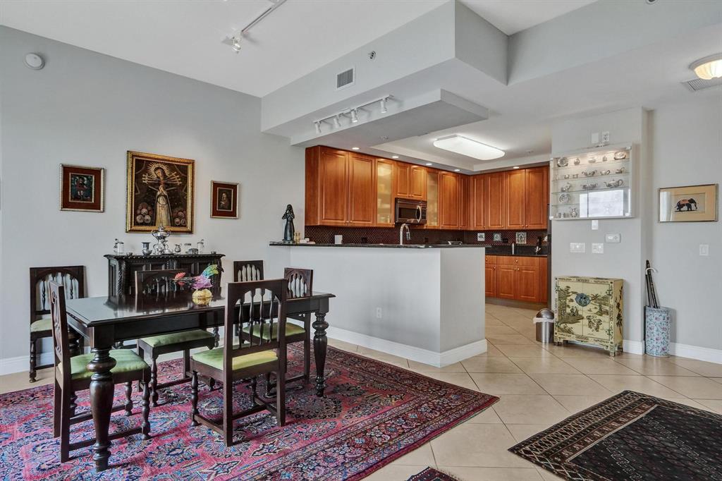 2633 Northeast 14th Avenue, Unit 400 Wilton Manors, FL 33334 - Photo 15 of 74 Dining