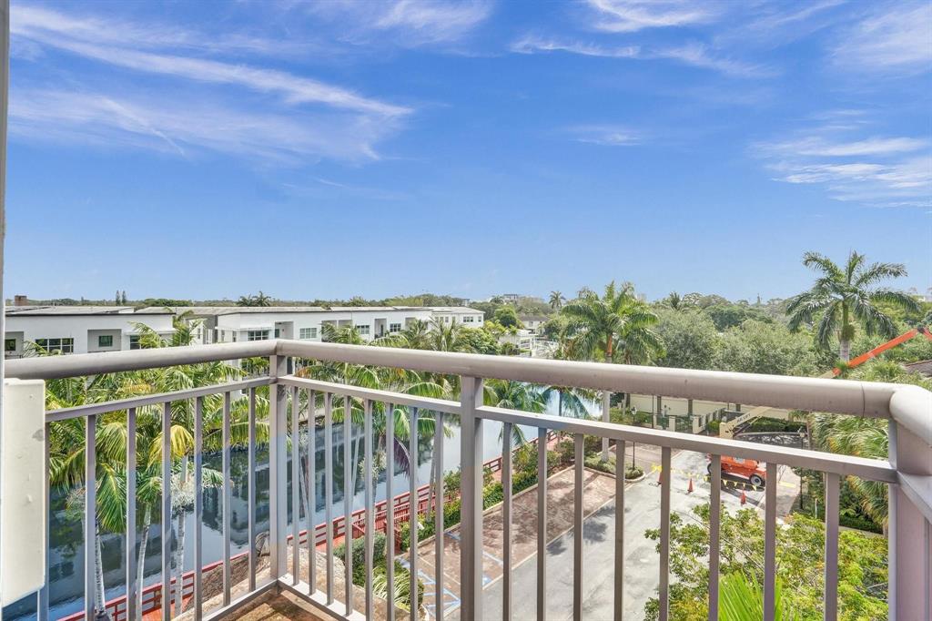 2633 Northeast 14th Avenue, Unit 400 Wilton Manors, FL 33334 - Photo 31 of 74 a view of a balcony with an outdoor space