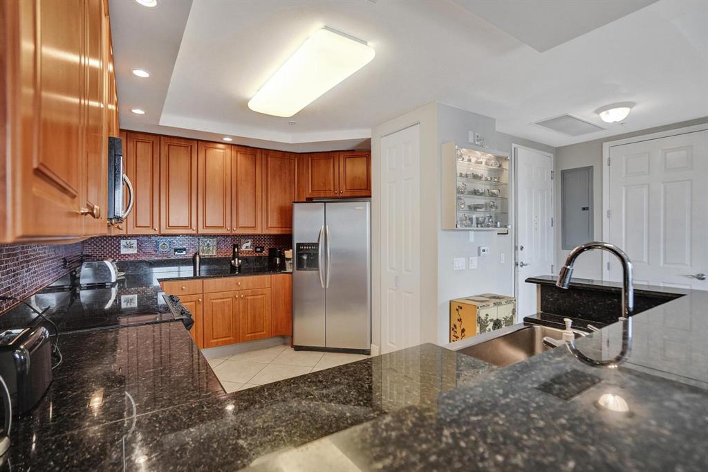 2633 Northeast 14th Avenue, Unit 400 Wilton Manors, FL 33334 - Photo 4 of 74