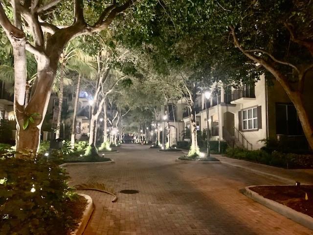 2633 Northeast 14th Avenue, Unit 400 Wilton Manors, FL 33334 - Photo 72 of 74 a backyard of a house with lots of green space
