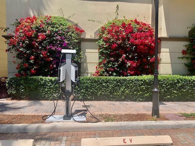 2633 Northeast 14th Avenue, Unit 400 Wilton Manors, FL 33334 - Photo 73 of 74 a front view of a house with a yard and fountain