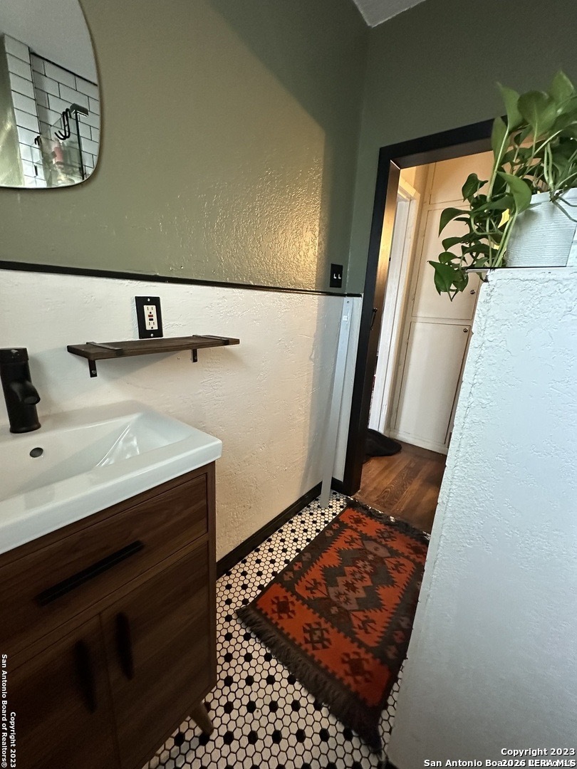 18214 Scenic Loop Road Helotes, TX 78023 - Photo 12 of 20