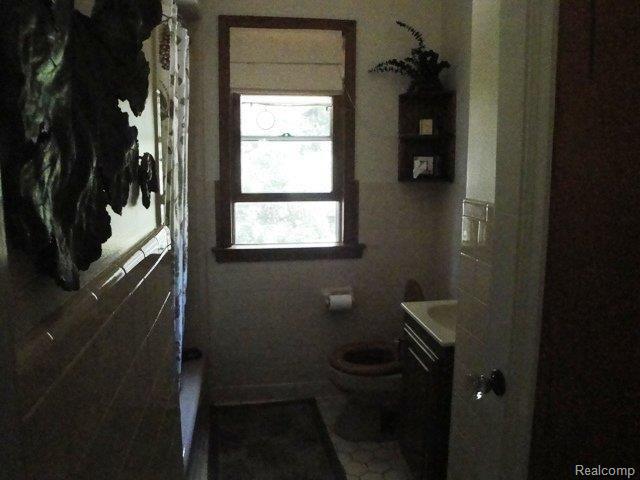 20870 Ridgemont Road Harper Woods, MI 48225 - Photo 10 of 20 Full Bath