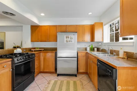 $539,000 | 206 24th Avenue East, Seattle, WA 98112