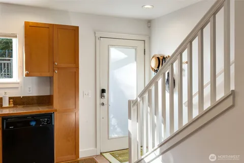 $539,000 | 206 24th Avenue East, Seattle, WA 98112