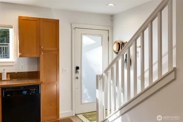 $539,000 | 206 24th Avenue East, Seattle, WA 98112