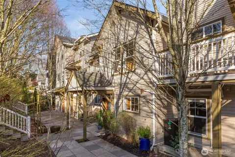 $539,000 | 206 24th Avenue East, Seattle, WA 98112