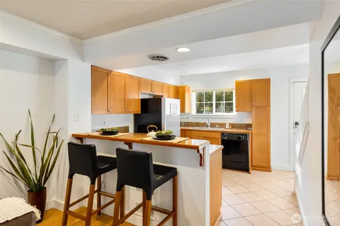 $539,000 | 206 24th Avenue East, Seattle, WA 98112