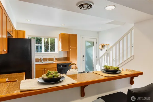 $539,000 | 206 24th Avenue East, Seattle, WA 98112
