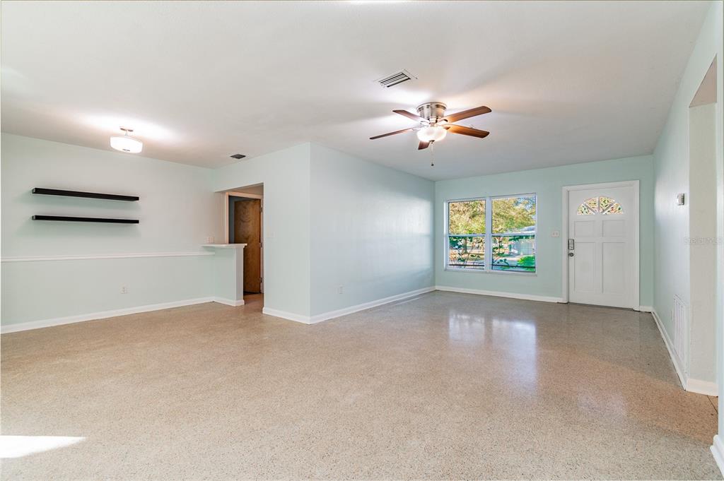 677 Oakwood Drive Dunedin, FL 34698 - Photo 13 of 31