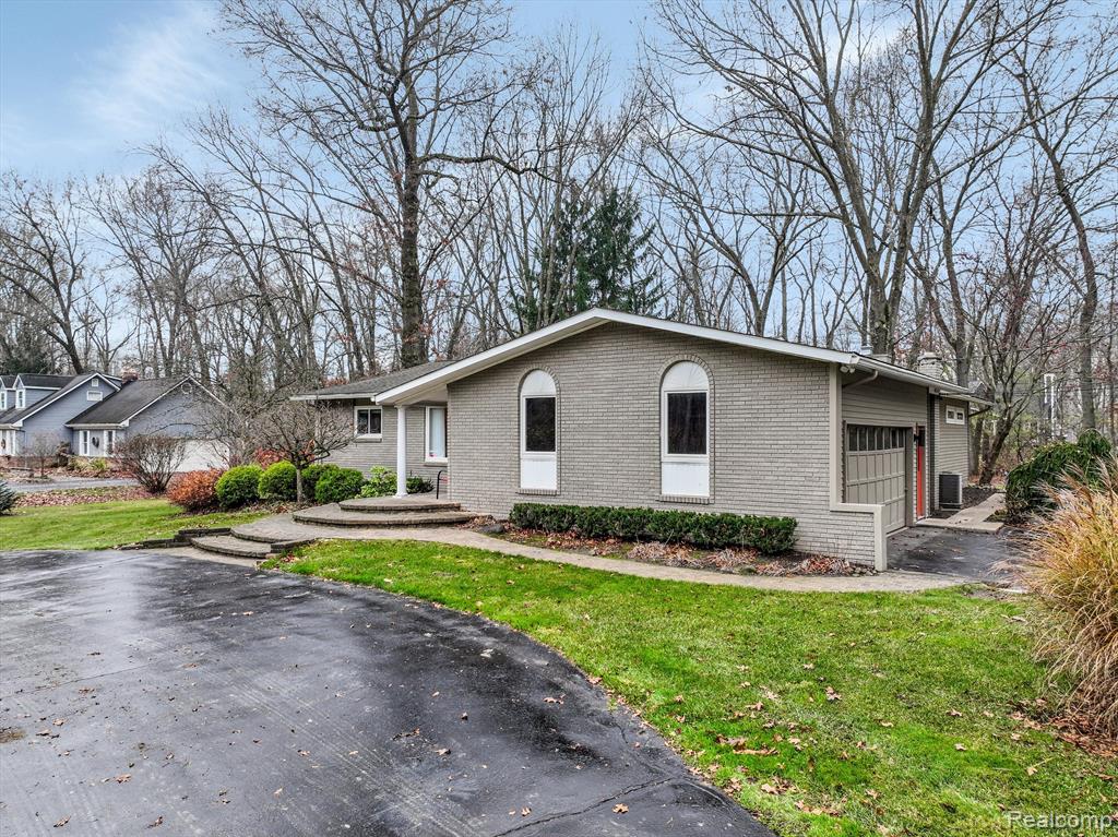 8445 Reese Road Clarkston, MI 48348 - Photo 6 of 44