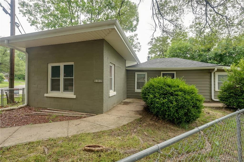 10101 East 18 St South  