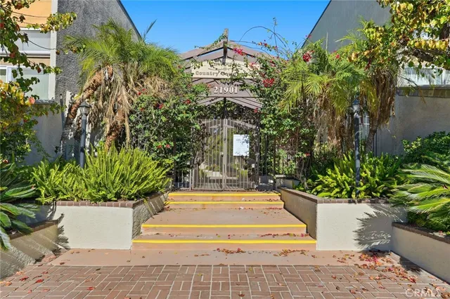 $670,000 | 9950 Topanga Canyon Boulevard, Unit 58, Chatsworth, CA 91311