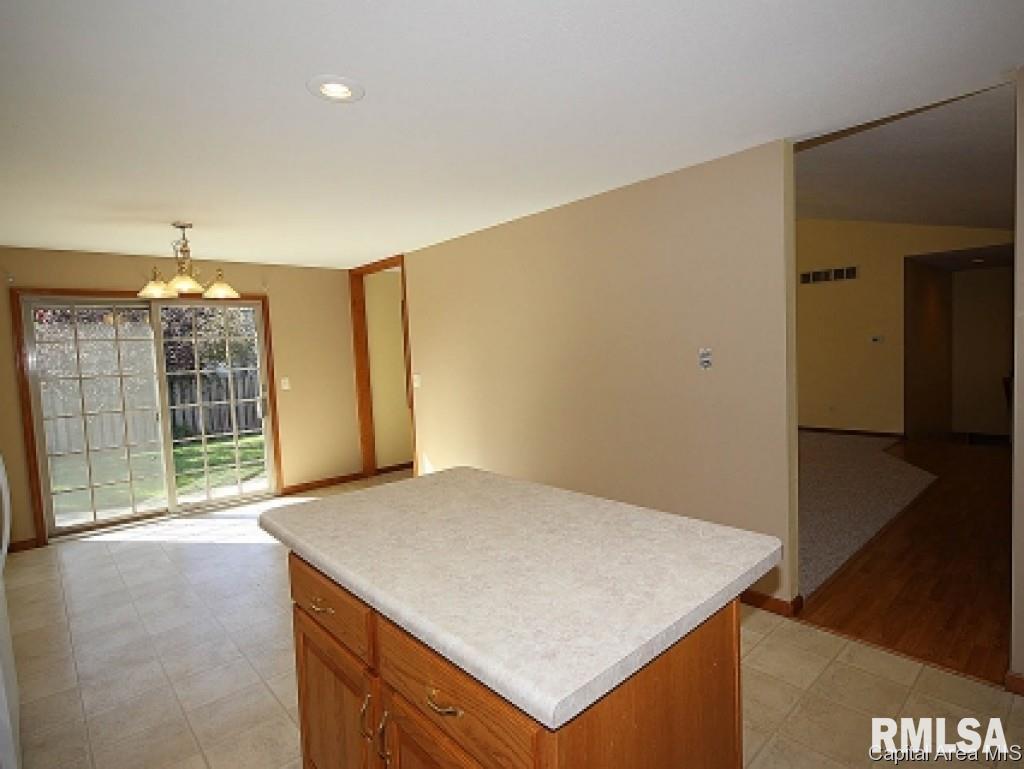 2713 Wordsworth Drive Springfield, IL 62711 - Photo 5 of 25 Gallery Image 5