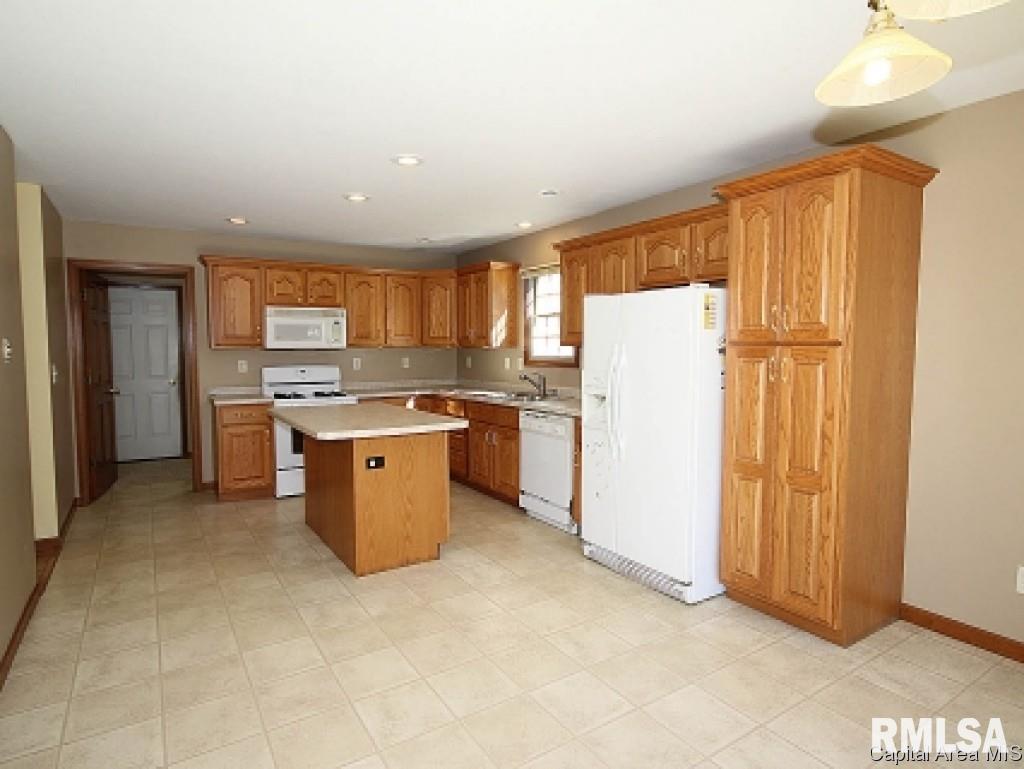 2713 Wordsworth Drive Springfield, IL 62711 - Photo 6 of 25 Gallery Image 6