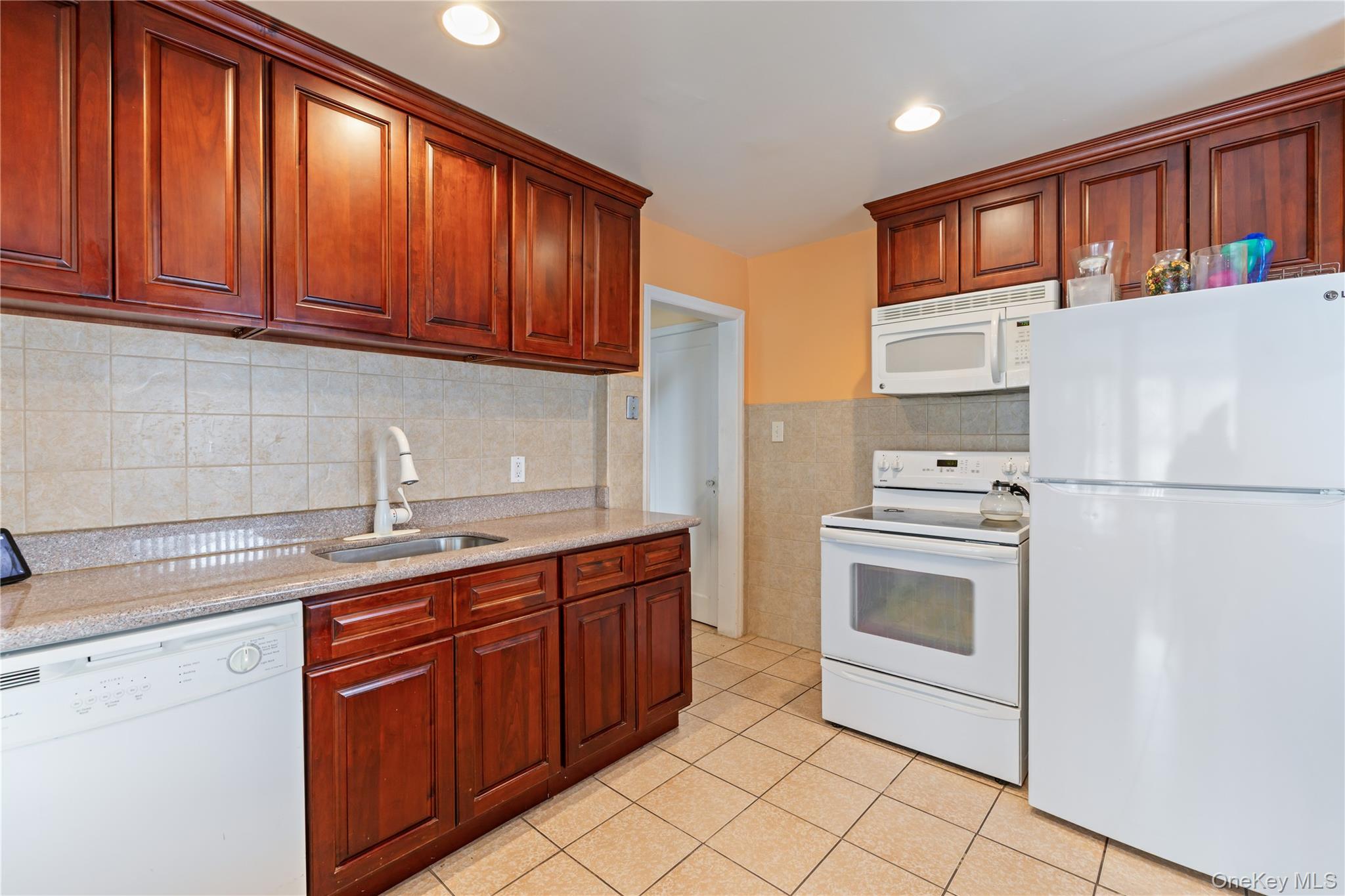 17 Standish Road Valley Stream, NY 11580 - Photo 7 of 25