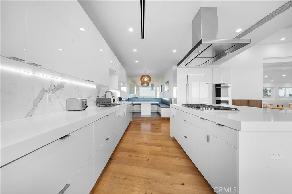 31654 Broad Beach Road Malibu, CA 90265 - Photo 20 of 75 a large kitchen with lots of counter top space