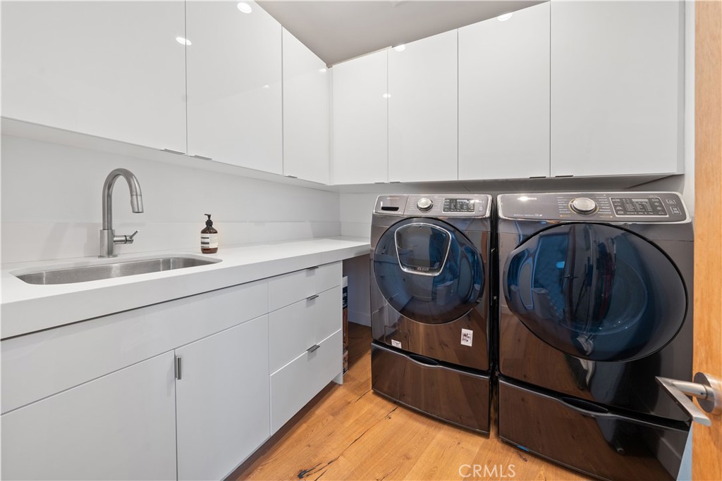 31654 Broad Beach Road Malibu, CA 90265 - Photo 41 of 75 a utility room with dryer and washer