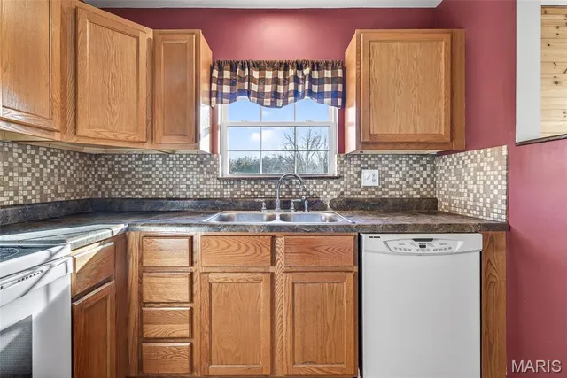 $289,000 | 4844 Cabernet Avenue, De Soto, MO 63020