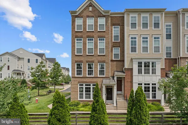 $529,000 | 43419 Town Gate Square, Chantilly, VA 20152