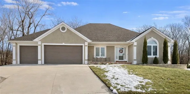 $569,999 | 9705 Leslie Avenue, Kansas City, MO 64139