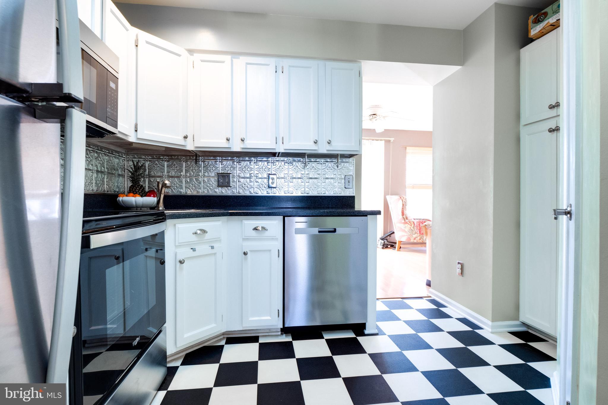 6175 Stonepath Circle Centreville, VA 20120 - Photo 12 of 33 Kitchen