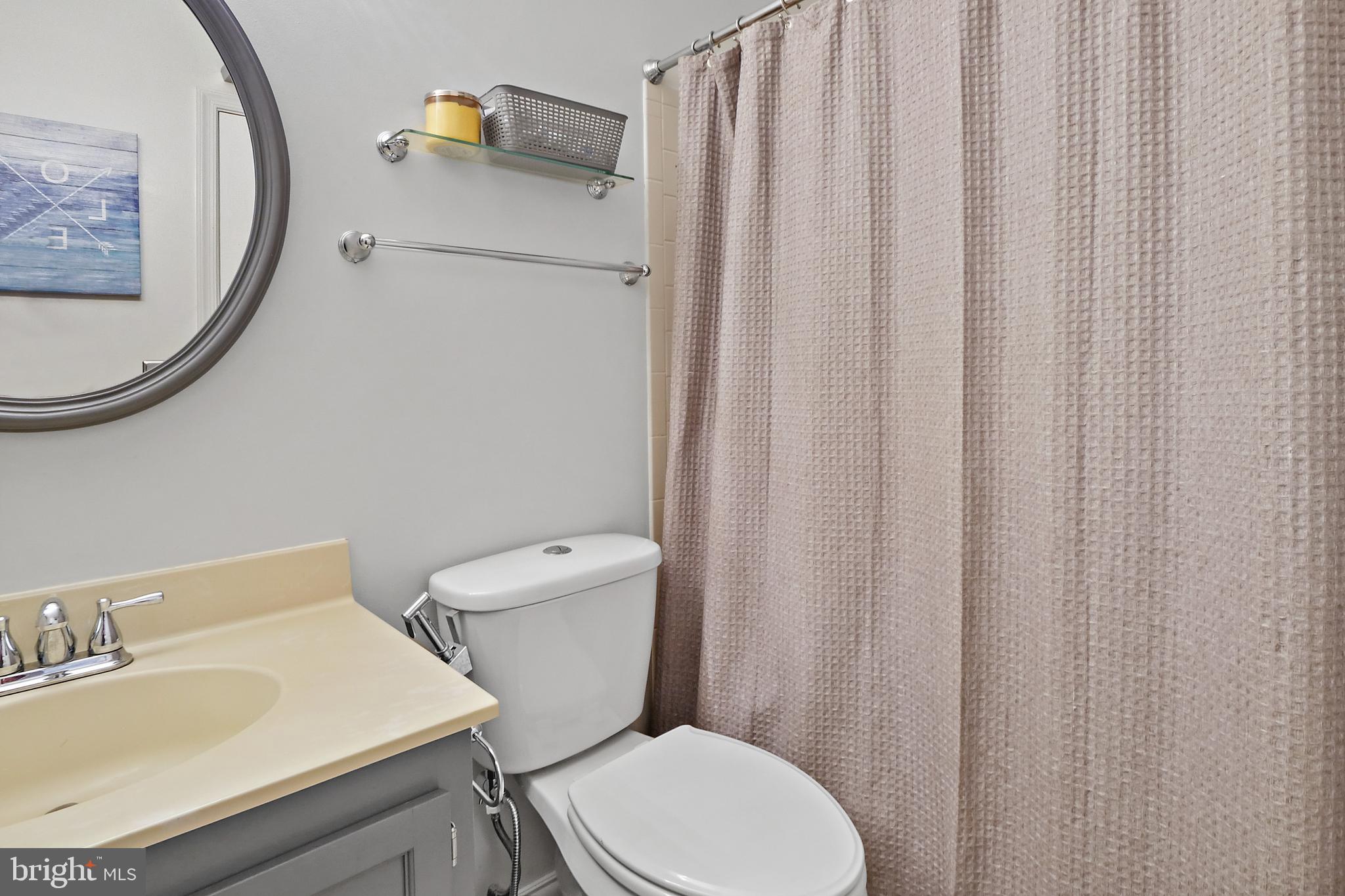 6175 Stonepath Circle Centreville, VA 20120 - Photo 27 of 33 Hall Bath