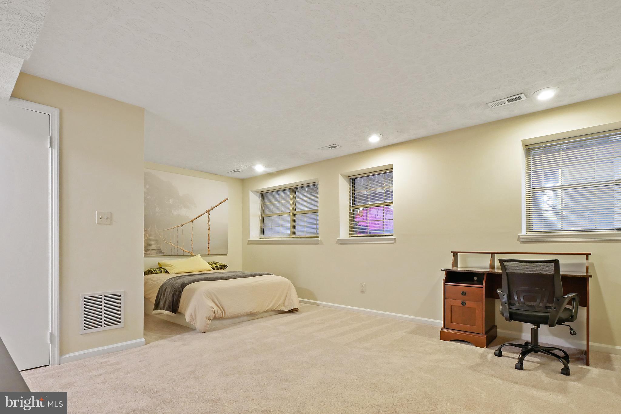 6175 Stonepath Circle Centreville, VA 20120 - Photo 28 of 33 Family Room