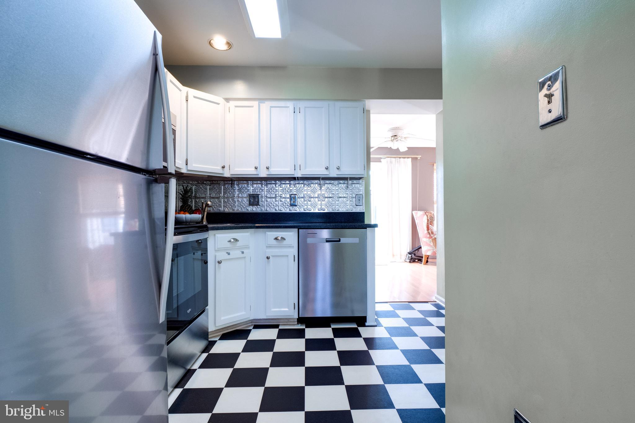 6175 Stonepath Circle Centreville, VA 20120 - Photo 8 of 33 Kitchen