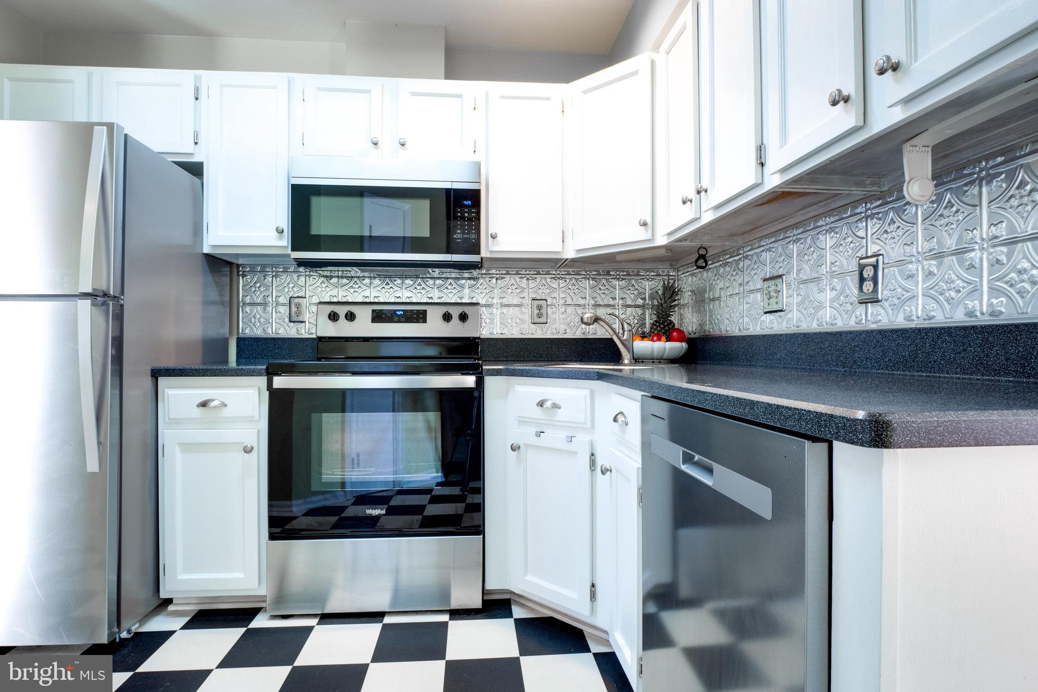 6175 Stonepath Circle Centreville, VA 20120 - Photo 9 of 33 Kitchen