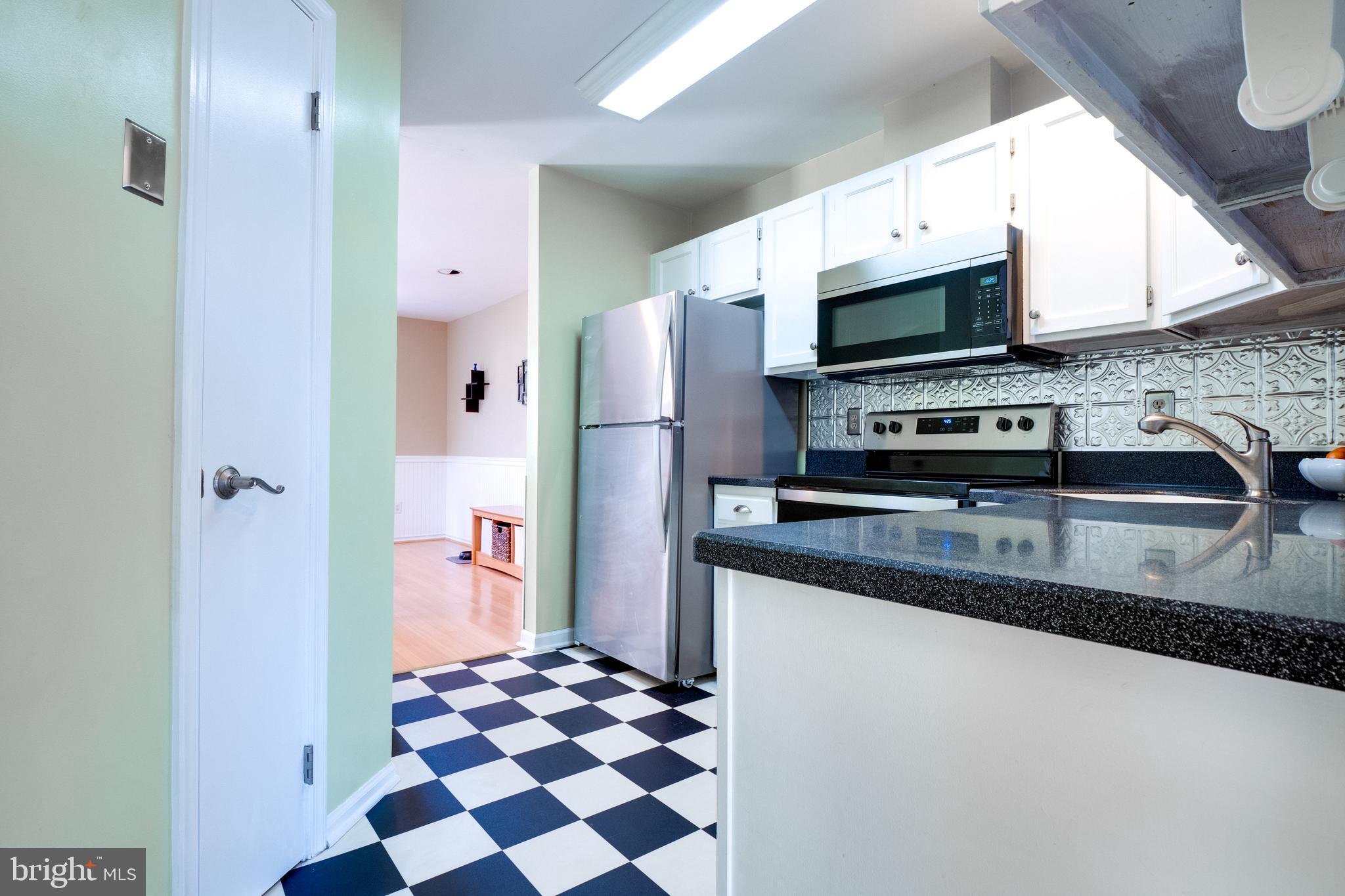 6175 Stonepath Circle Centreville, VA 20120 - Photo 10 of 33 Kitchen