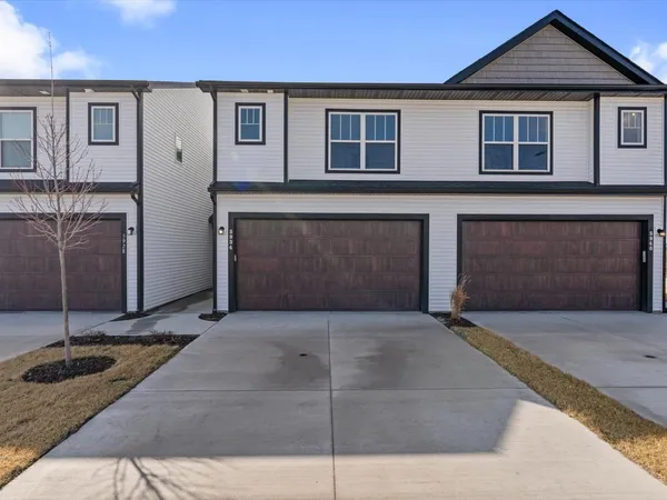 $2,450 | 5934 Butterfield Court, Bettendorf, IA 52722