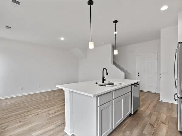 $2,450 | 5934 Butterfield Court, Bettendorf, IA 52722