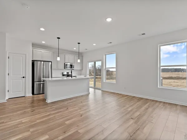 $2,450 | 5934 Butterfield Court, Bettendorf, IA 52722