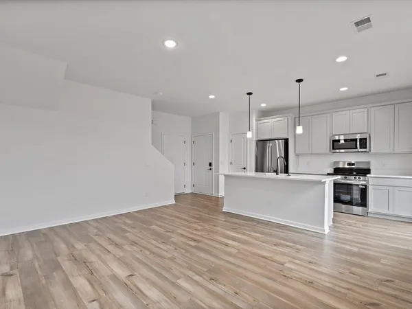 $2,450 | 5934 Butterfield Court, Bettendorf, IA 52722