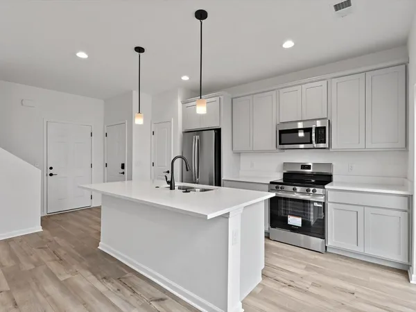 $2,450 | 5934 Butterfield Court, Bettendorf, IA 52722