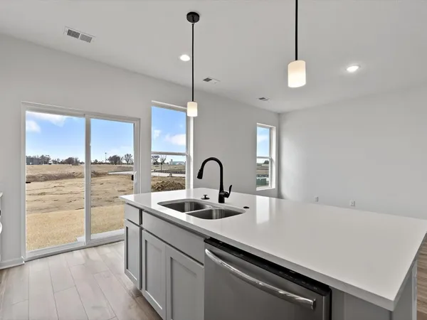 $2,450 | 5934 Butterfield Court, Bettendorf, IA 52722