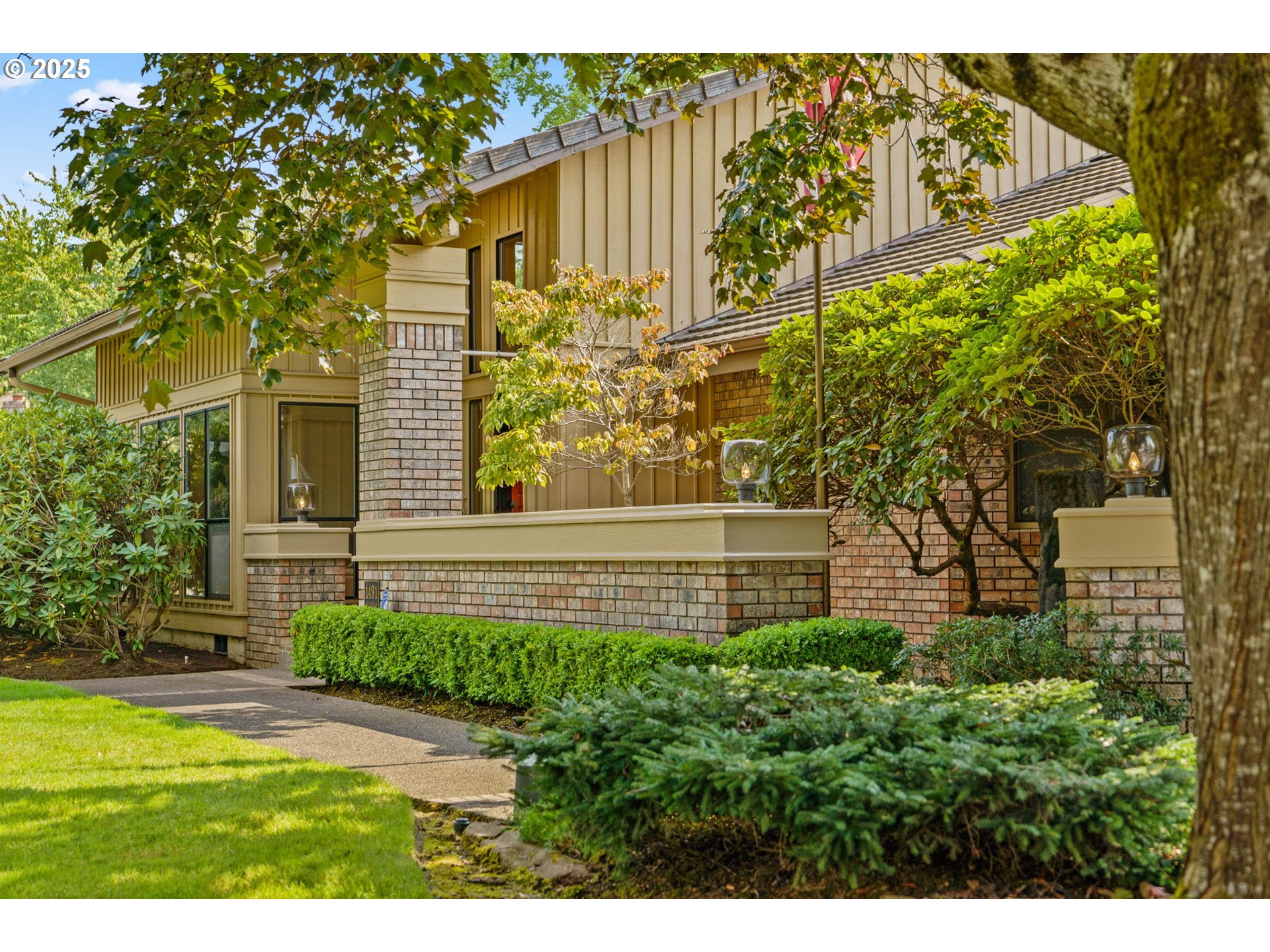 1491 Victorian Way Eugene, OR 97401 - Photo 2 of 46