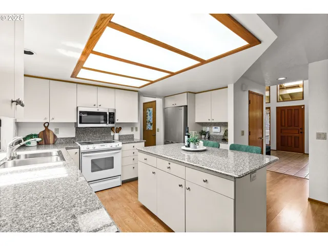 $724,900 | 1491 Victorian Way, Eugene, OR 97401