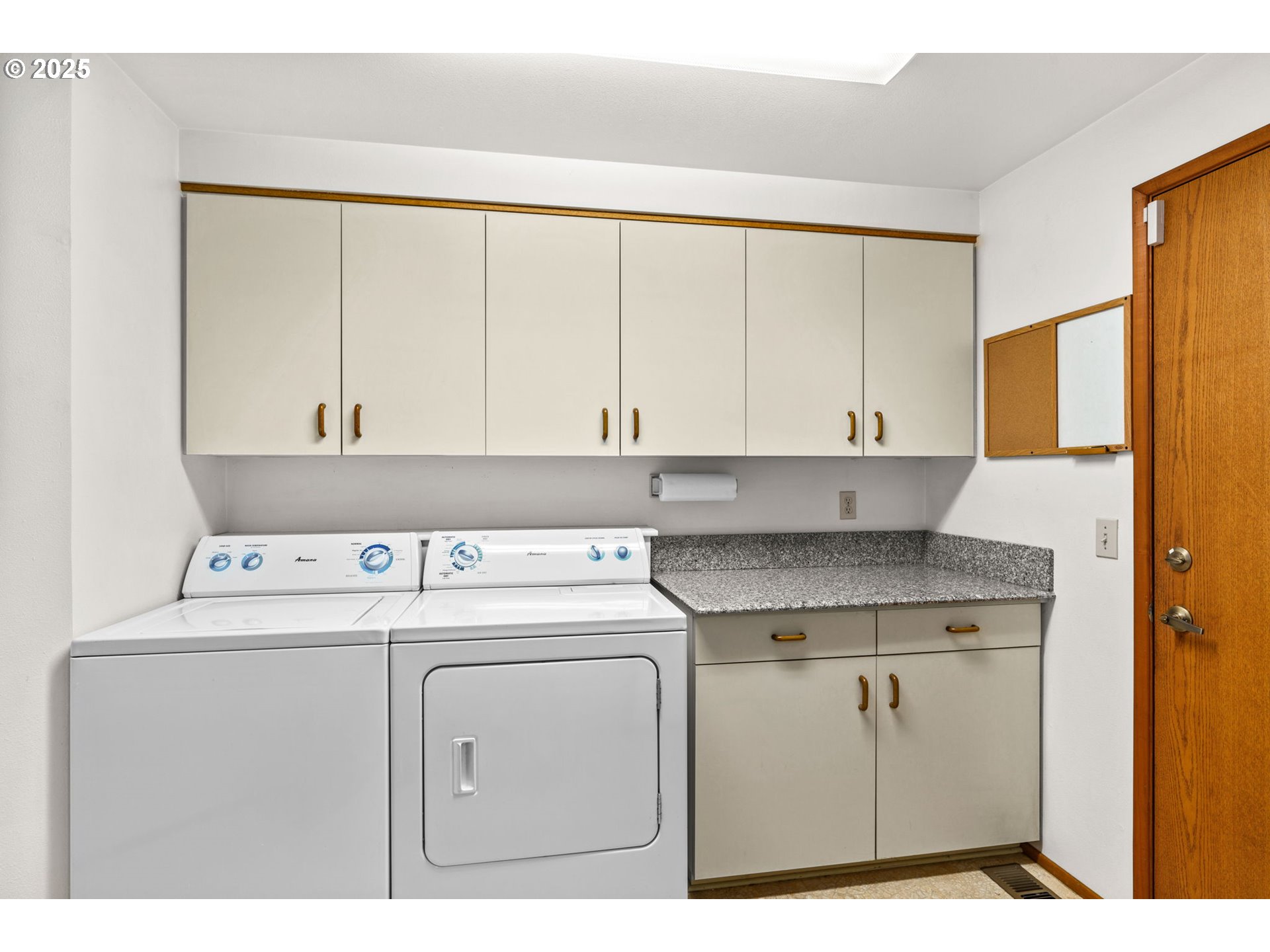 1491 Victorian Way Eugene, OR 97401 - Photo 27 of 46