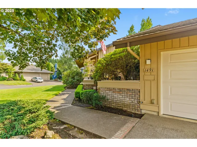 $724,900 | 1491 Victorian Way, Eugene, OR 97401