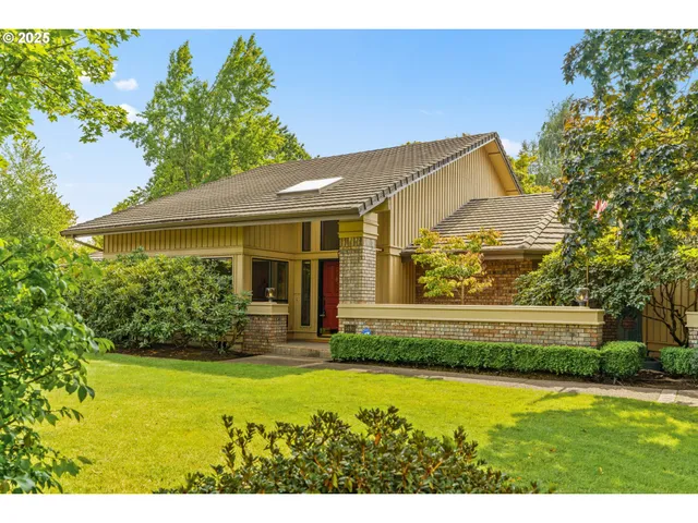 $724,900 | 1491 Victorian Way, Eugene, OR 97401