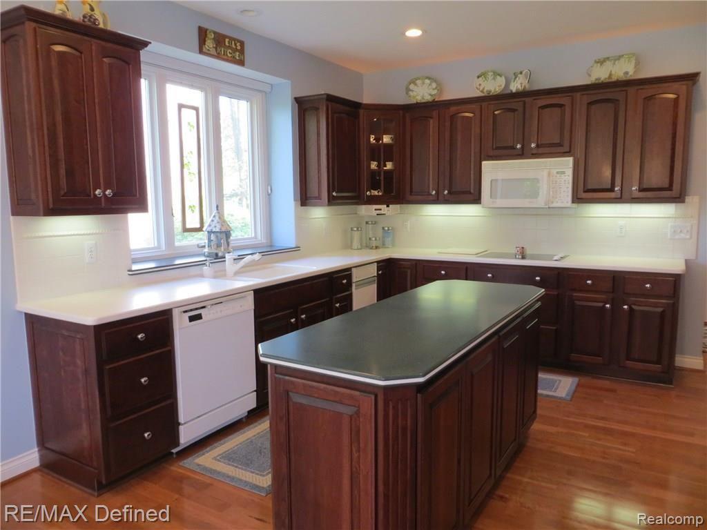 1069 Bloomview Circle Rochester, MI 48307 - Photo 9 of 25